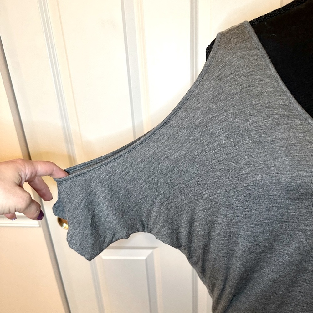 Cold shoulder top - Picture 2 of 6